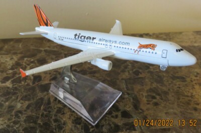 Tiger Airways Airbus A-320 Nice Die Cast 1:400 Scale A/C Model + Display Stand