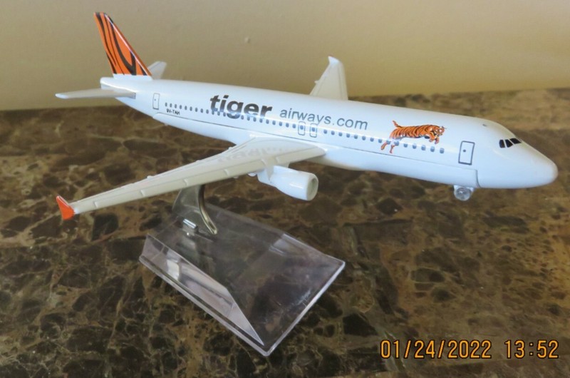 Tiger Airways Airbus A-320 Nice Die Cast 1:400 Scale A/C Model + Display Stand