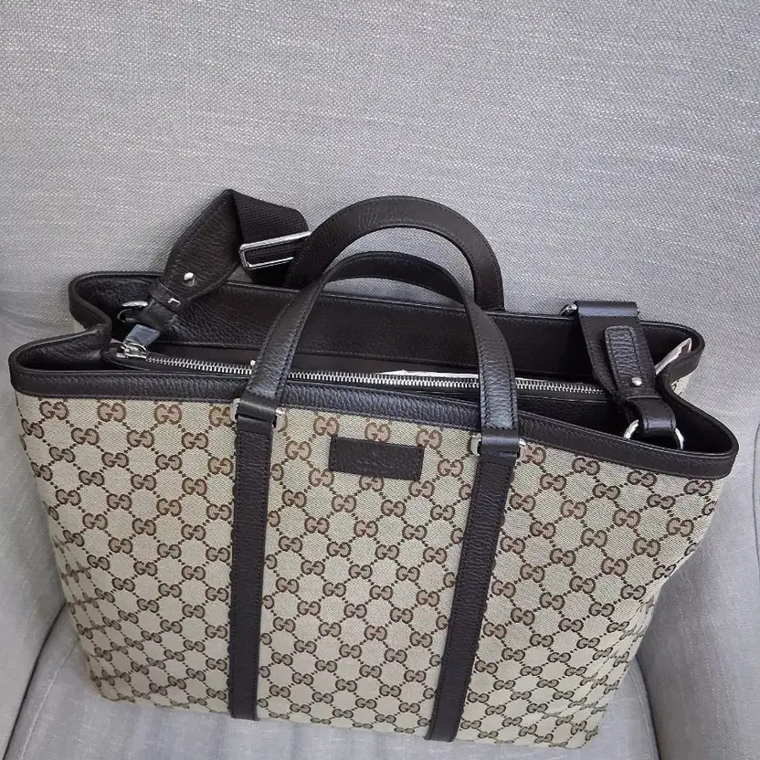 Gucci GG Supreme Canvas Shoulder Bag, Excellent Condition thumbnail 5