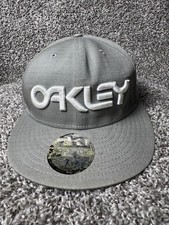 Oakley Hat Cap Fitted Size 7 1/8 Grey New Era 59fifty Logo