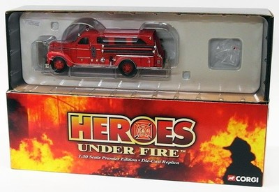 Corgi 1/50 Scale Diecast Model US50504 - Seagrave Sedan Pumper - Detroit MI
