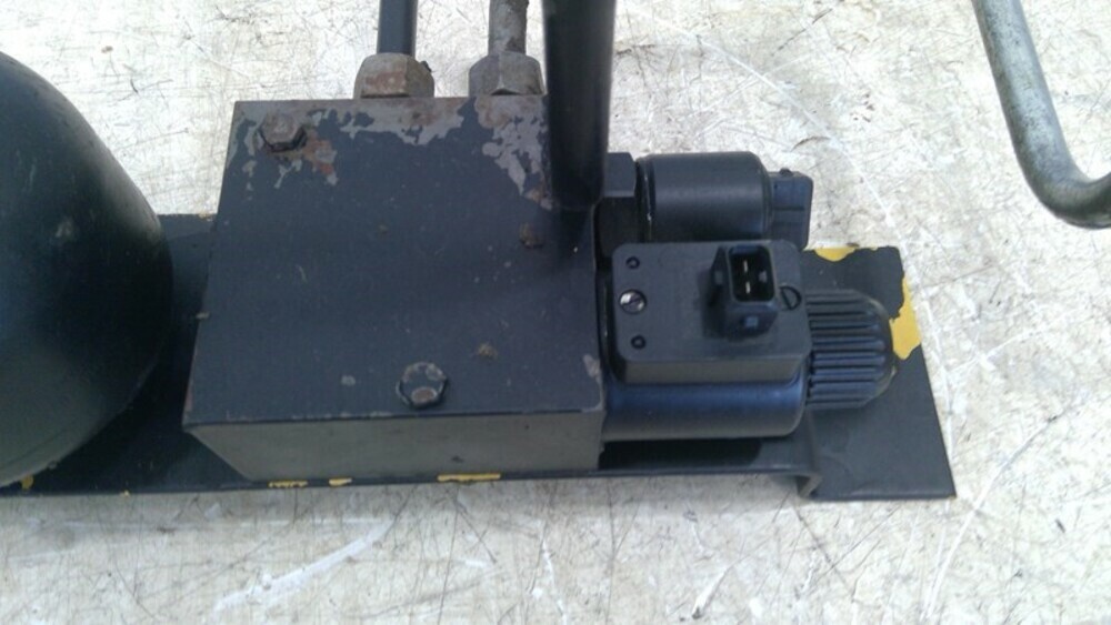 New Holland Compensation Valve 89831828 | eBay