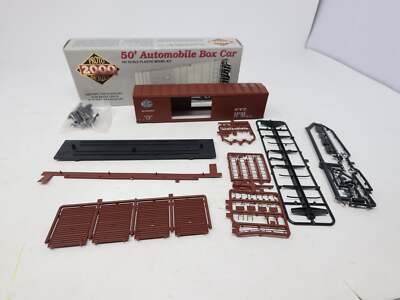 USED Life-Like 8416 HO Scale, 50' Automobile Box Car, NYC #64057 (KIT) READ