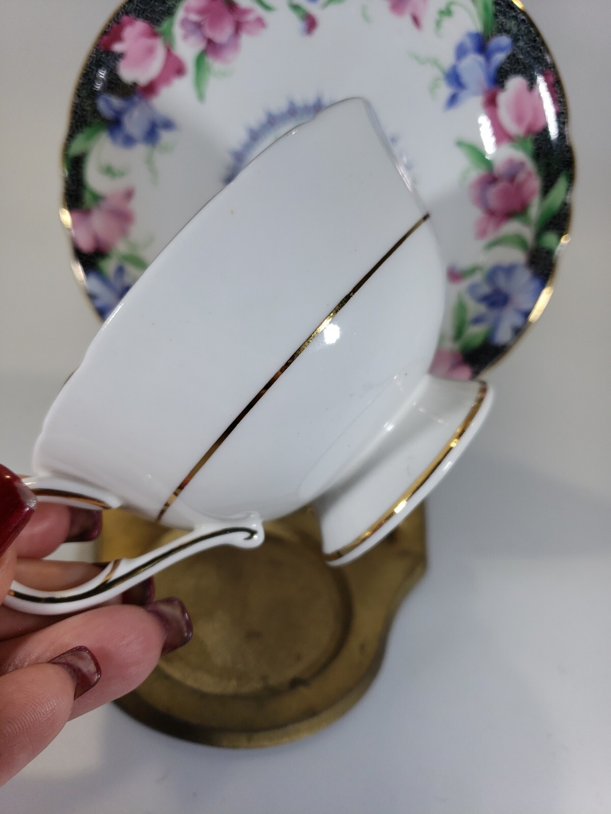 Exquisite Floral Paragon Bone China Tea Cup And Saucer