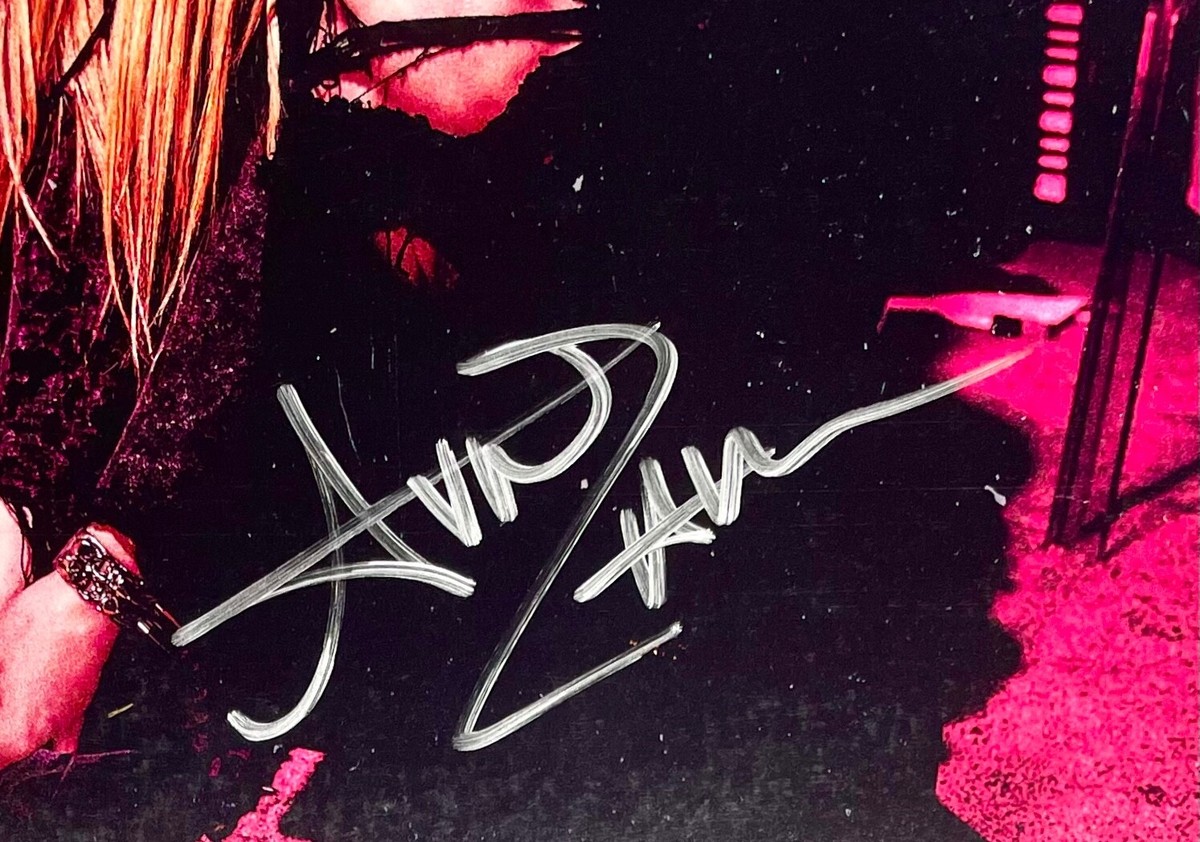 Avril Lavigne サイン File:Avril Lavigne's signature.svg - Wikimedia Commons