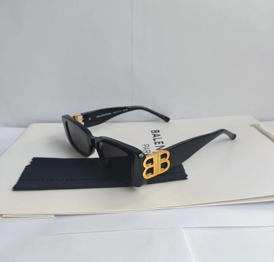 Óculos de sol unissex autêntico Balenciaga BB0096S preto/cinza aro completo retangular - Imagem 2 de 4