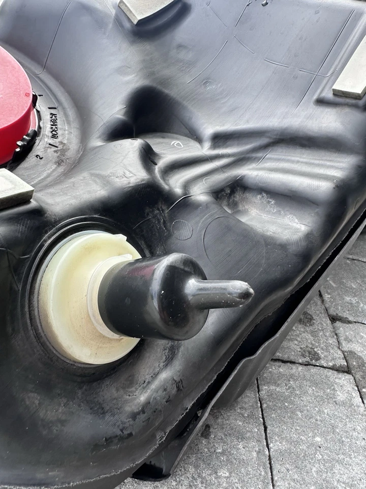 Ford Mustang Shelby GT350 S550 2015-2020 tanque de combustible gasolina Foto 3 de 4