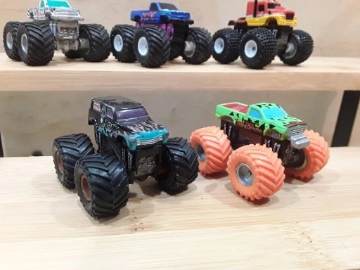 Lote Micro Machines 1990 Monster Truck Galoob Zebra Grave Cyclone Disruptor  Foto 2 de 4