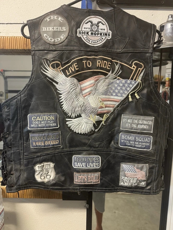 Chaleco de Motociclista Diamond Plate™ Diseño de Roca Cuero Búfalo Genuino con Parches Nuevo Foto 2 de 2