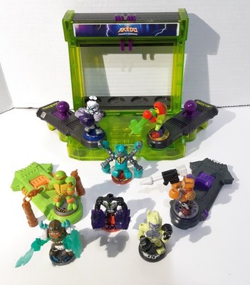   Akedo Ultimate Arcade Warriors Battle Arena WORKS w/ 8 Figures TMNT Mikey  