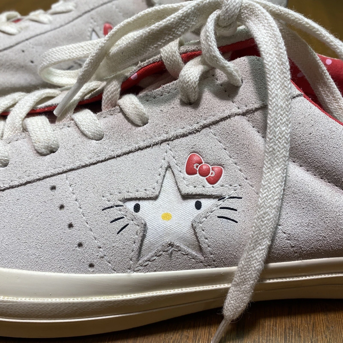 Hello Kitty Shoes Sneakers Converse 12M 14W One Star Suede Off White MINT