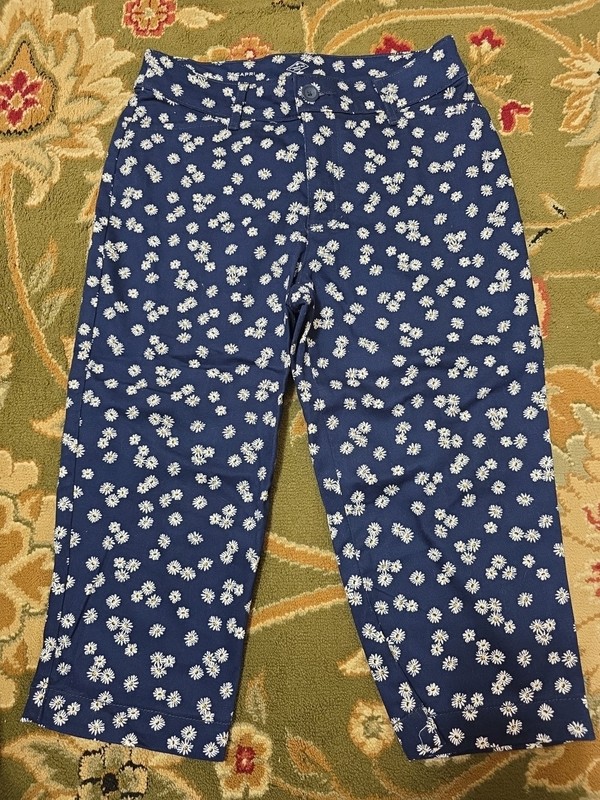 Ladies Sz 6 Daisy Printed Capris VERY NICE!!