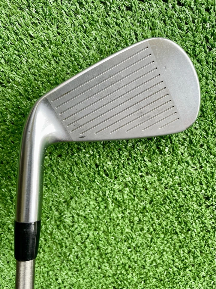 Mizuno JPX923 Forged Irons 5-PW Regular Flex Right Handed Mens Golf Club - Image 4 of 4