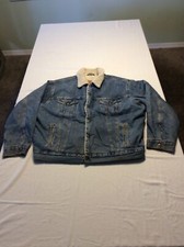 VINTAGE LEVI’S SIZE X LARGE MADE IN USA RED TAB MENS SHERPA LINED JEAN JACKET