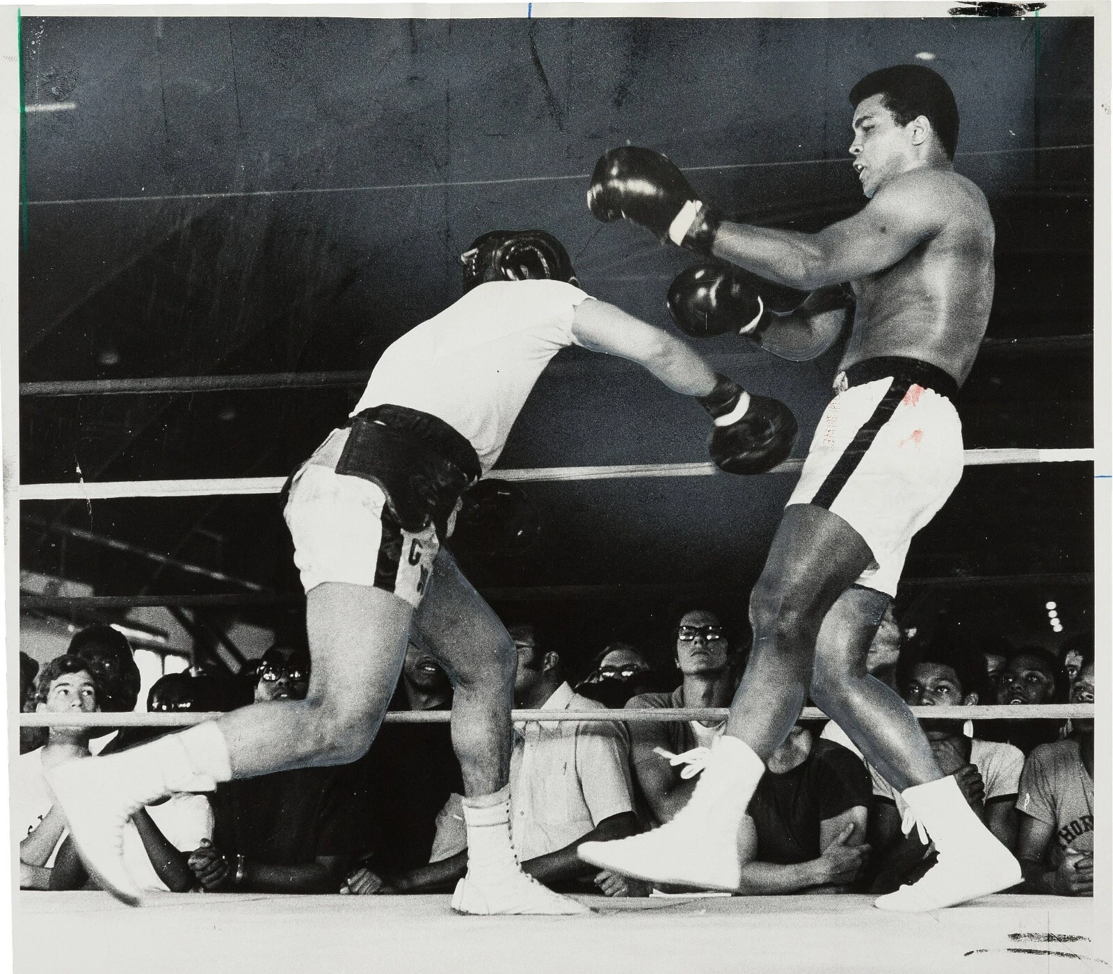 MUHAMMAD ALI IN RING SPARRING 1 1971 LARGE PHOTO ORIGINAL TYPE I PSA/DNA LOA - 画像1/3