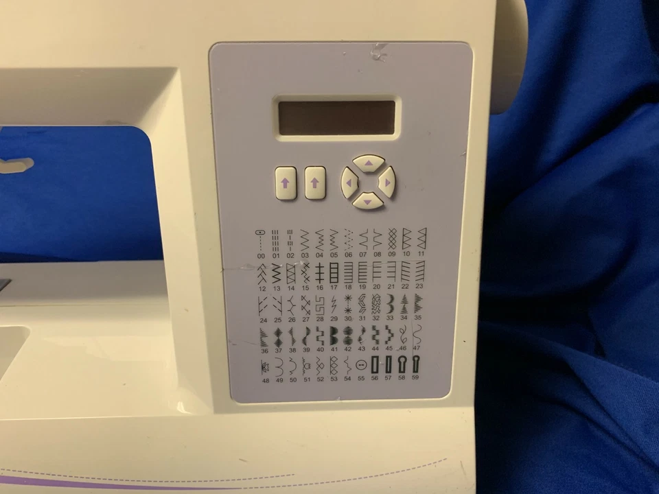 Singer Sewing Machine 6160 60-Stitch Computerized - Image 3 of 4