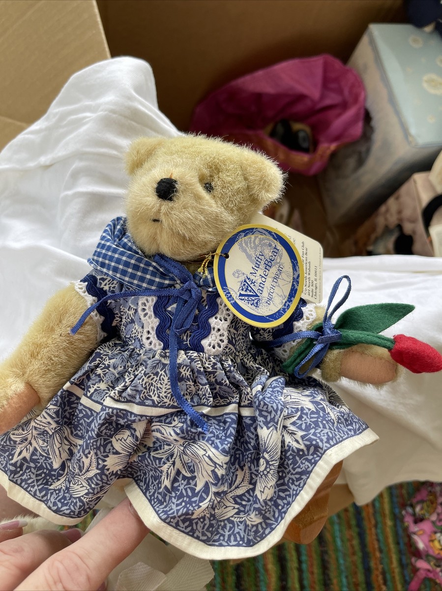 Muffy Vanderbear - Dutch Treat - Plush Bear With Stand and