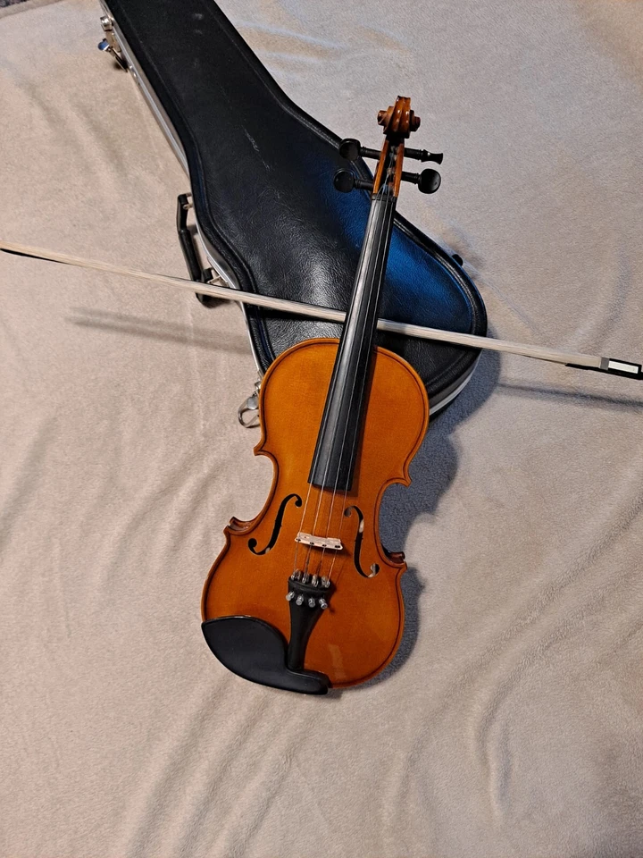 Strunal Model 1750 4/4 Violin With Hard Case  And Bow, Made In Czech Republic  - Image 2 of 4