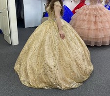 quinceañera Gold Dress Size Médium Short Sleeves Corset Back V Neck