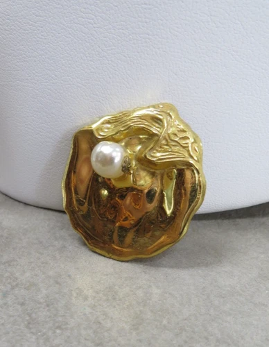 Vintage Miriam Haskell Brooch Goldtone Oyster Shell Faux Pearl Signed 1.5”
