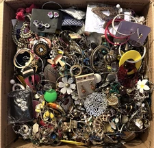HUGE **21 LBS 9 OZ** Vintage To Now ALL EARRINGS LOT Craft Resale Flat Rate Box1