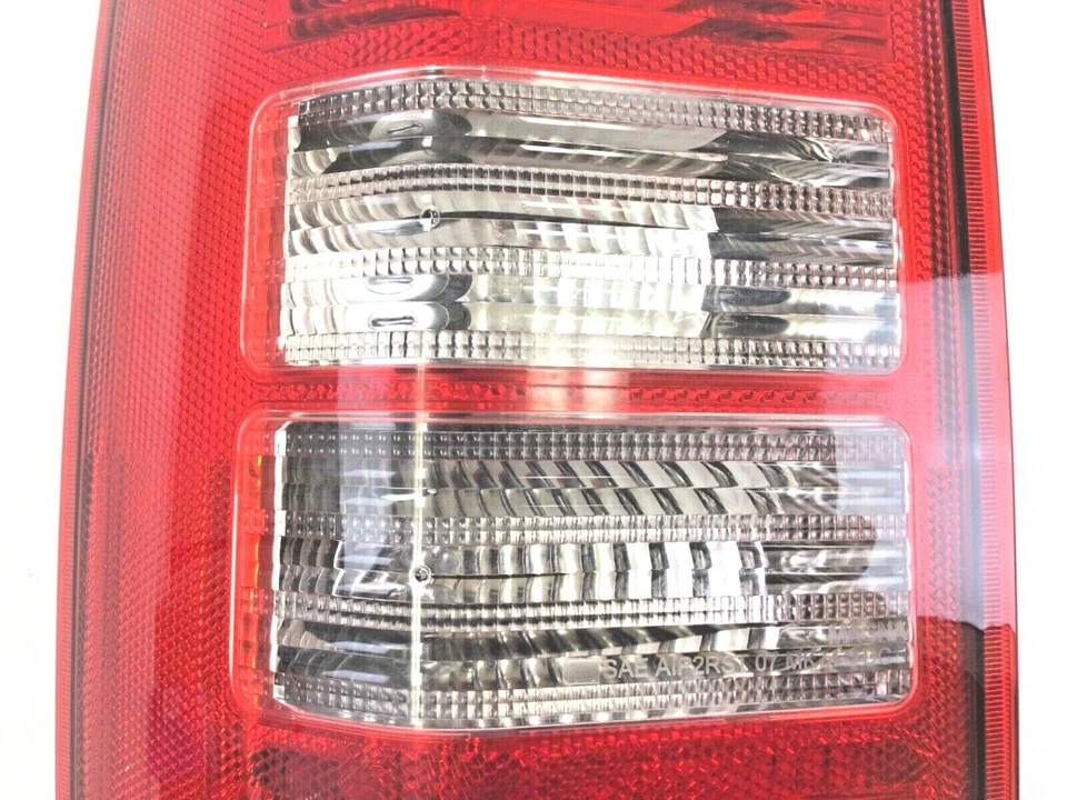 2016 2017 Jeep Patriot LH Driver Side lanterna traseira nova OEM 5160365AG - Imagem 2 de 4