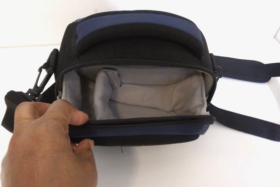 Targus Camera Accessories Bag Size Small Black With Blue Trim Strap Handle - Image 2 of 4