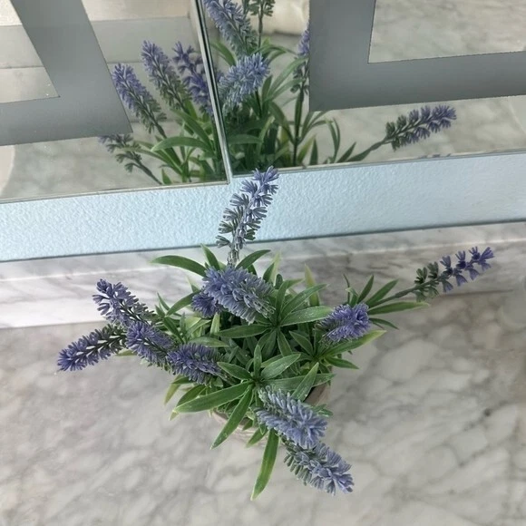 Maceta de interior/exterior con patrón lavado blanco planta lavanda artificial en maceta Foto 4 de 4