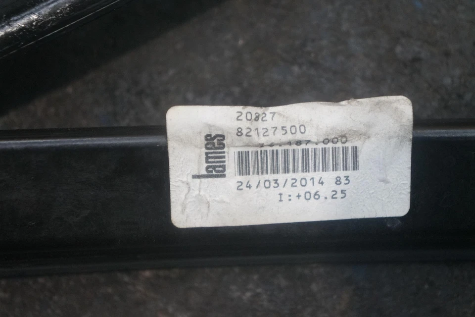 Front Right Passenger Door Window Regulator Motor 82127500 Ferrari FF 2014 - Image 3 of 3