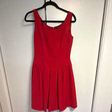 Tahari Red Satin Pleated A-Line Dress Scoop Neck Sleeveless Size 8 Lined flowy