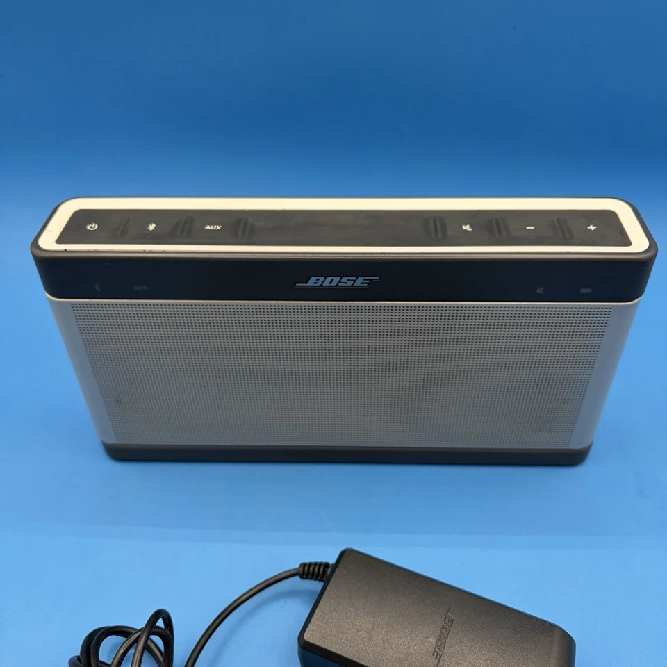 Bose SoundLink  III Bluetooth Speaker Gray Model 414255 w/ Power Supply - Tested - Image 3 of 4