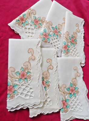 VINTAGE SET OF SIX COCKTAIL/LUNCHON NAPKINS EMBRIODARY CUTWORK DELICATE