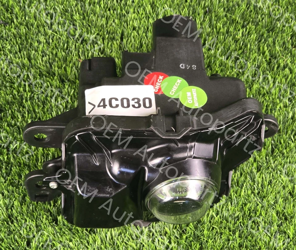 Luz antiniebla del lado izquierdo del conductor Lexus IS250 IS350 2014-2016 F Sports OEM usada Foto 4 de 4