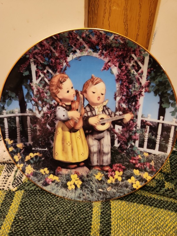 MJ Hummel: Collector Plate Little Companions Little Musicians (Limited Edition)