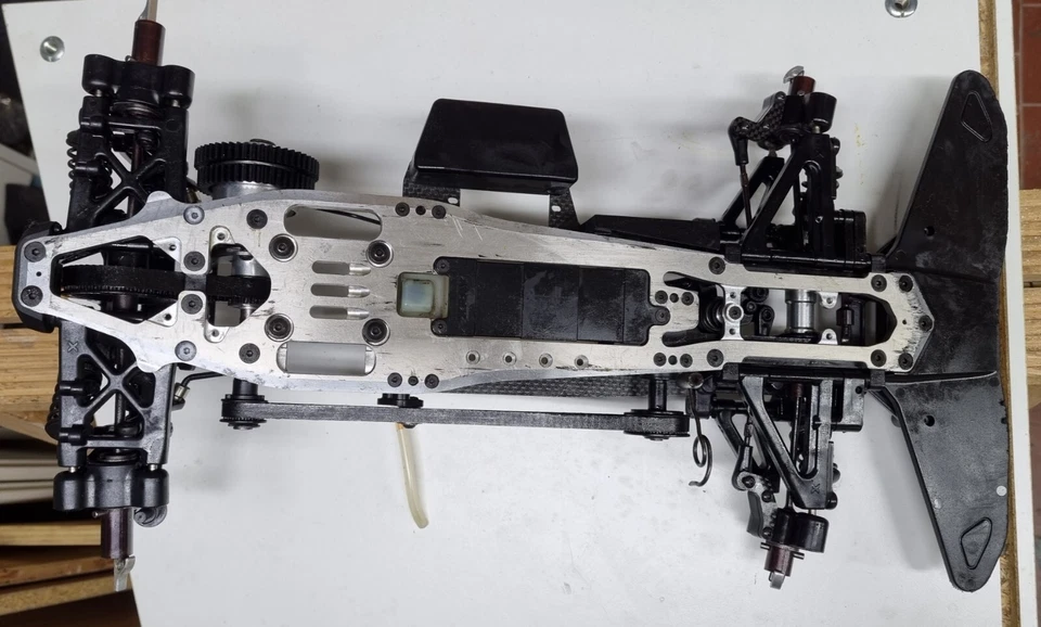 XRay RX8 2012 Spec 1:8 4x4. - Immagine 2 di 4