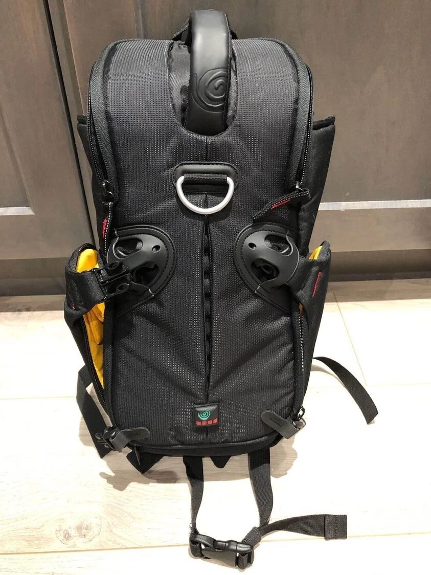 Kata top sling bag