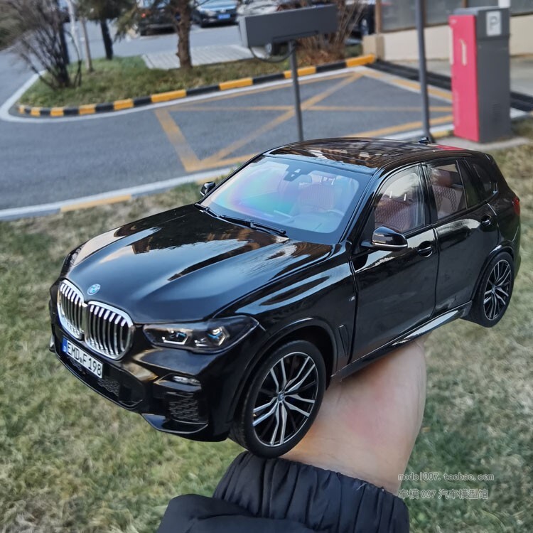 1/18 BMW X5 40i 2019 G05 Diecast Car Model SUV Display Black/White 