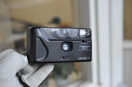 Minolta Freedom 35R-FF Red- Eye Reduction Point and Shoot Film Camera - Picture 15 of 15