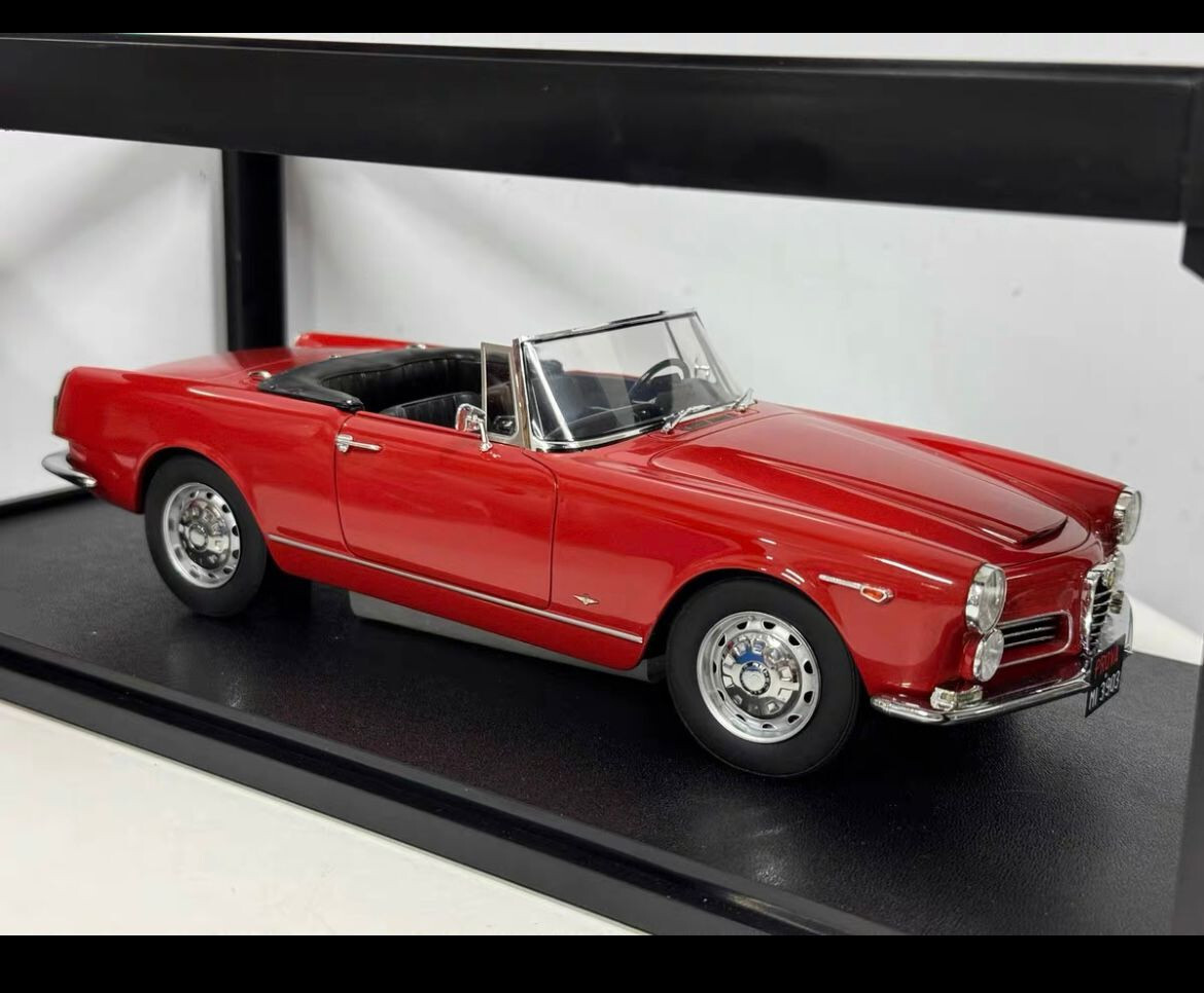 ダイキャスト　1/18  ALFA ROMEO SPIDER Diecast model cars Alfa Romeo Spider 1/18 Welly black capote