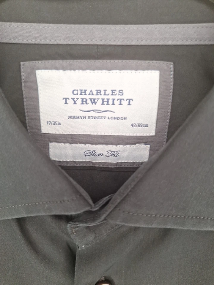 Camisa negra Charles Tyrwhitt 17/35 sin hierro calce ajustado para hombre Jermyn Street London Foto 2 de 4