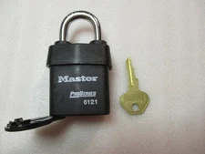 Master Lock 6121 Pro Series Padlock with KEY Never used