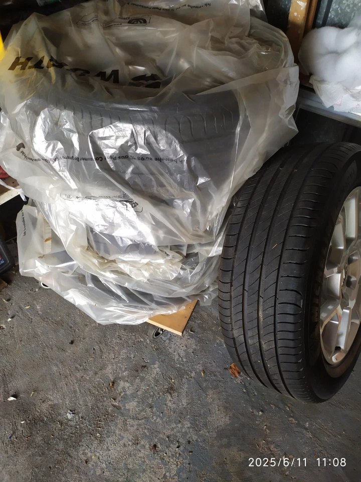 Reifenset 4x Michelin 215/60R17 auf originalen Jeep Felgen - Bild 3 von 4