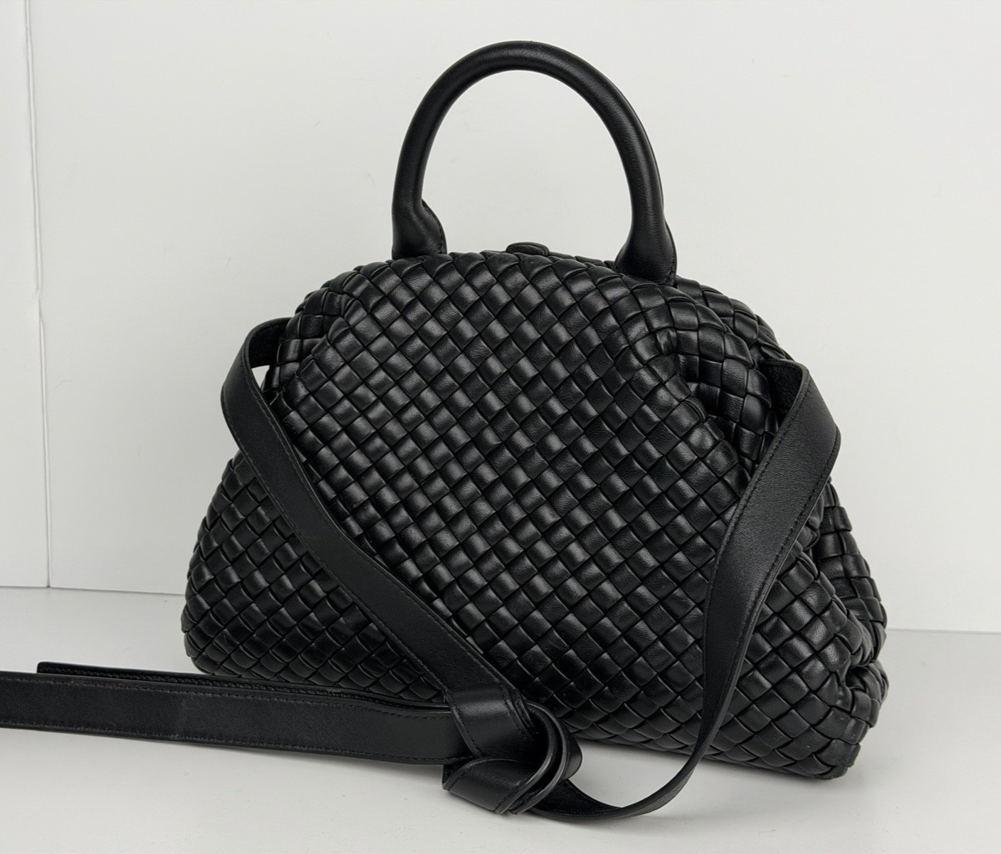 Bottega Veneta Medium Handle Bag in Black Intrecciato Leather D4