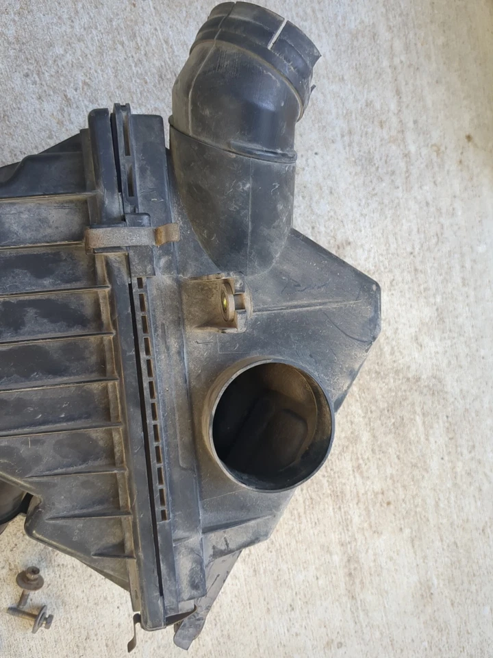 00-04 Nissan Xterra 3.3 V6 Intake Airbox Cleaner Genuine OEM - Image 3 of 4