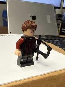LEGO MARVEL HAWKEYE - DARK RED MINIFIG sh172 76042 w/BOW GREAT CONDITION