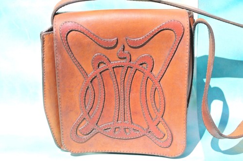 Vintage 70er Jahre Hippie Handarbeit Leder abstrakt Applikation Satteltasche Geldbörse