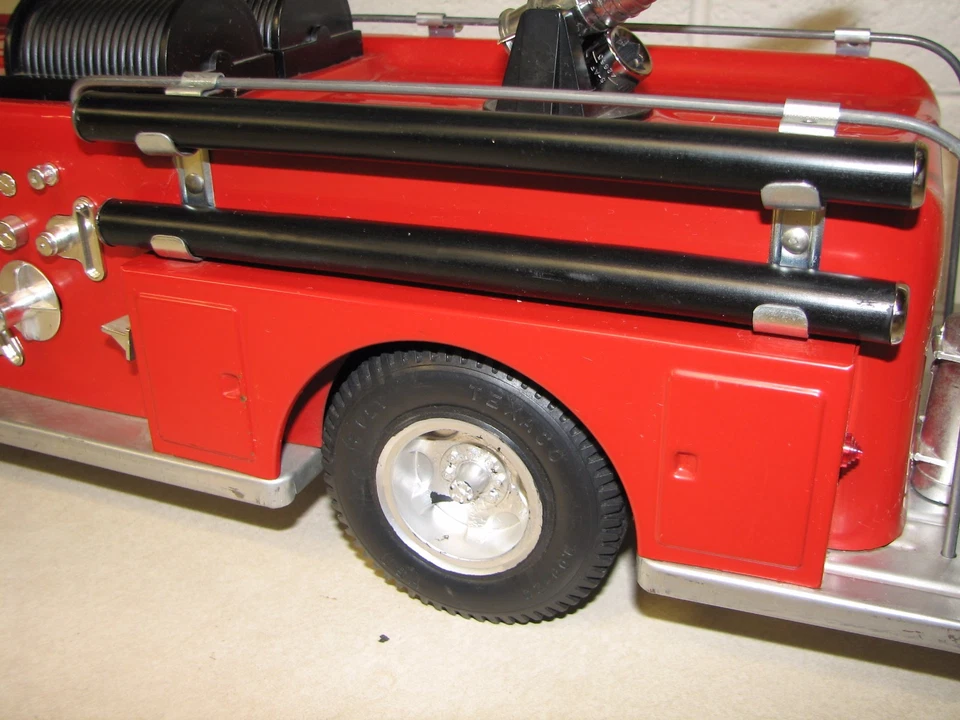 КОМПЛЕКТ СМЕННЫХ ПОЖАРНЫХ ШЛАНГОВ ДЛЯ ПОЖАРНОЙ МАШИНЫ BUDDY L WEN-MAC TEXACO - Изображение 3 из 4