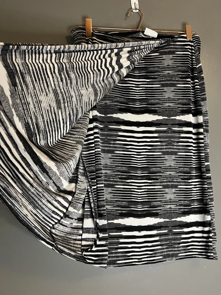 Falda Jaclyn Smith Mujer Mediana Negra Blanca Tejida Elástica Lápiz Midi Pull On Foto 2 de 4