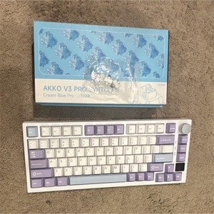 AJAZZ QWERTY White Purple Blu Keyboard (creamy) Along with brown switches