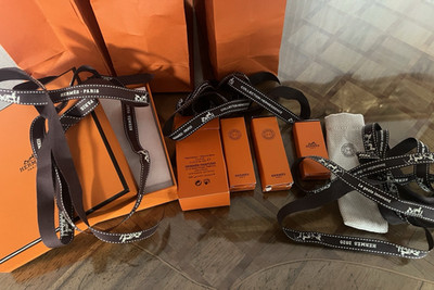 Hermès  Luxus Papier  ️ 3 Tragetaschen Verpackungen leer 1 Carré Box 4 Bänder